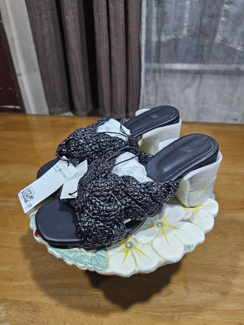 H&M Black Slip On Heeled Sandals (Category: Flats & Sandals) located in Bulacan. Submitted by jibbersd (Listing ID 1468749064, Image 3). Description: - Brand: H&M - Item: Black slide sandals with textured braided strap - Condition: Brand new with tags (BNWT), packing paper still inside to maintain shape - Size: EU 35 - Style: Flat sole, slip-on design - Perfect for casual, effortless everyday outfits Note: Payment first through Gcash before dispa