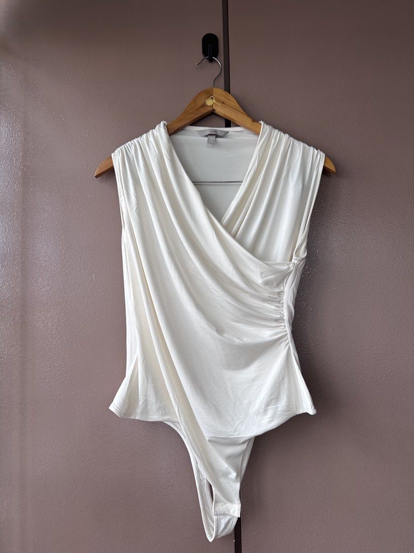 H&M bodysuit (Category: Sleeveless) located in Abucay. Submitted by closetofaca (Listing ID 1468800396, Image 1). Description: Never worn Bust: up to 38”.