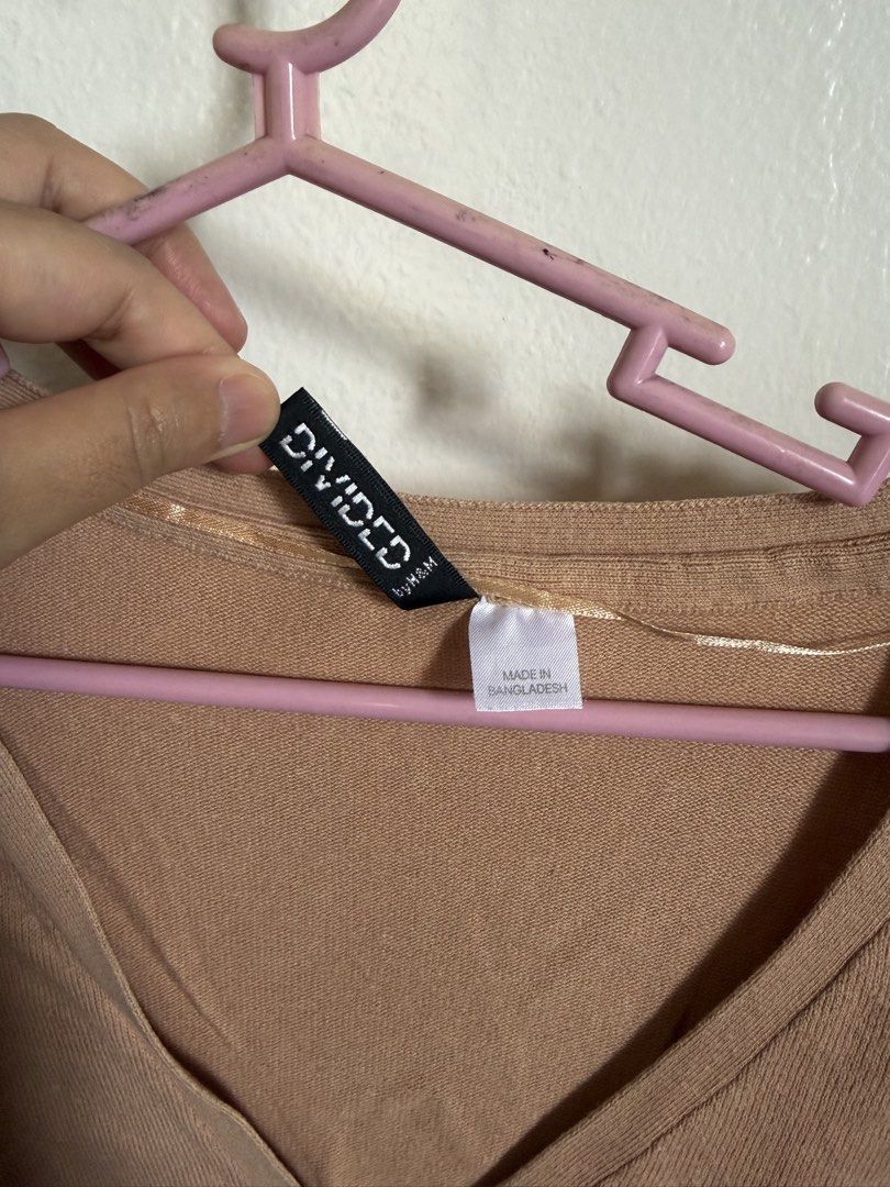 H&M Brown Cardigan (Category: Coats, Jackets and Outerwear) located in Pasig City. Submitted by xojem (Listing ID 1468817336, Image 3). Description: .