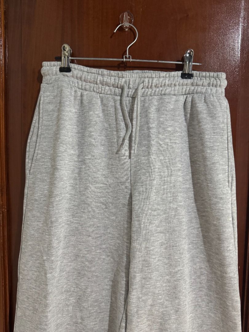 H&M Divided Basic Sweatpants / Joggers in Light Grey Melange (Category: Other Bottoms) located in Gabaldon. Submitted by stvibe (Listing ID 1468741030, Image 3). Description: Location: Nueva Ecija No same-day shipping.