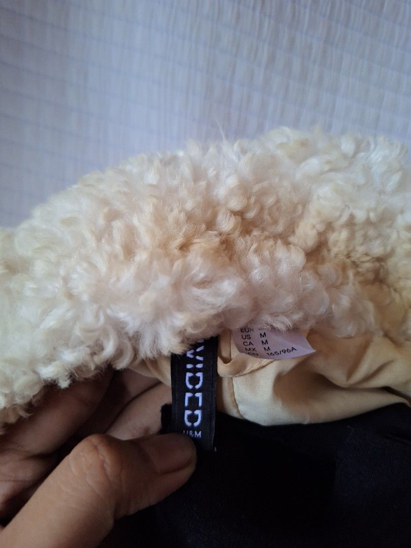 H&M Divided Cream Teddy Jacket Size M (Category: Coats, Jackets and Outerwear) located in Balamban. Submitted by ubethan (Listing ID 1468893622, Image 2). Description: OG price was Php 5000 (2 years ago) - Brand: H&M Divided - Size: M - Color: Cream - Material: Fluffy sherpa fleece - Features: Zip-up front, high lapel collar, clean inside lining - Condition: Great layering piece for autumn and winter.