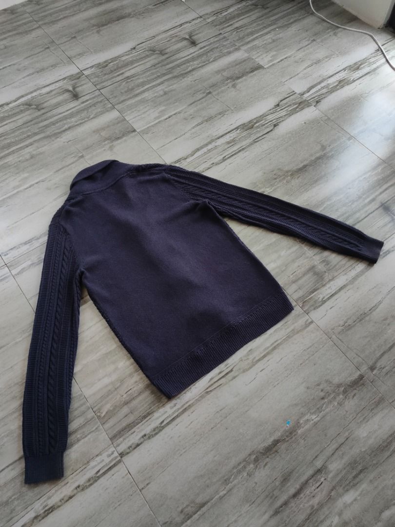 H&M Men's Navy Cardigan - Small (Category: Coats, Jackets and Outerwear) located in Dasmarinas. Submitted by jethroespinosa (Listing ID 1468869558, Image 2). Description: Size in inches: 20.5 width 26 length No issues or alterations Loc: Dasma Cavite MOP: Gcash.