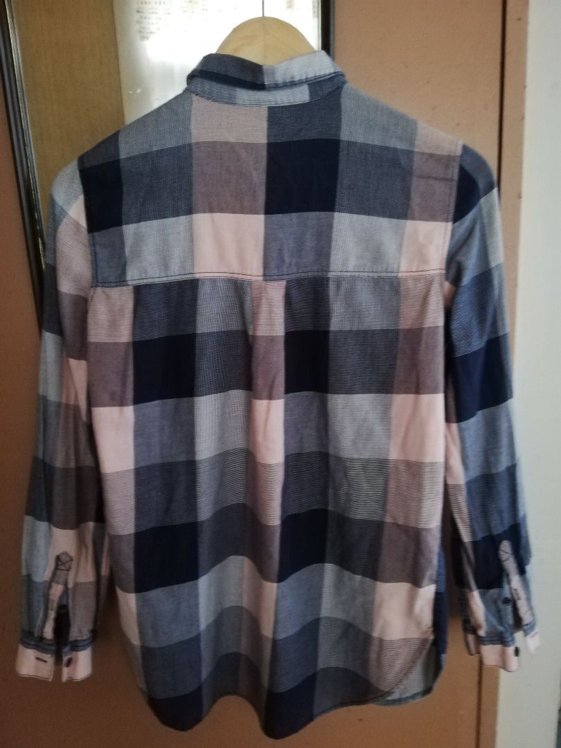 H&M Plaid Button-Down Shirt (Category: Longsleeves) located in Makati City. Submitted by bananafishph (Listing ID 1468761318, Image 2). Description: - Pattern: Blue, pink, and grey plaid -Material: Cotton -Size: US 2 on tag but can fit S-M - Condition: No issues. Clean and washed. 10/10 -Personally owned by seller and not from ukay ******************* MOP: Gcash, BPI, Maya only. Shipping Fee is shouldered by the buyer Shipping via J&T, Lalamove, 