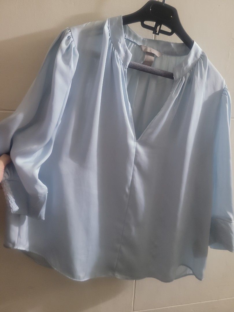H&M Pretty Top. As new (Category: Blouses) located in Los Banos. Submitted by lopecruz (Listing ID 1468833733, Image 3). Description: 22"armpit laid flat 24"length like new condition,no kupas M to L.