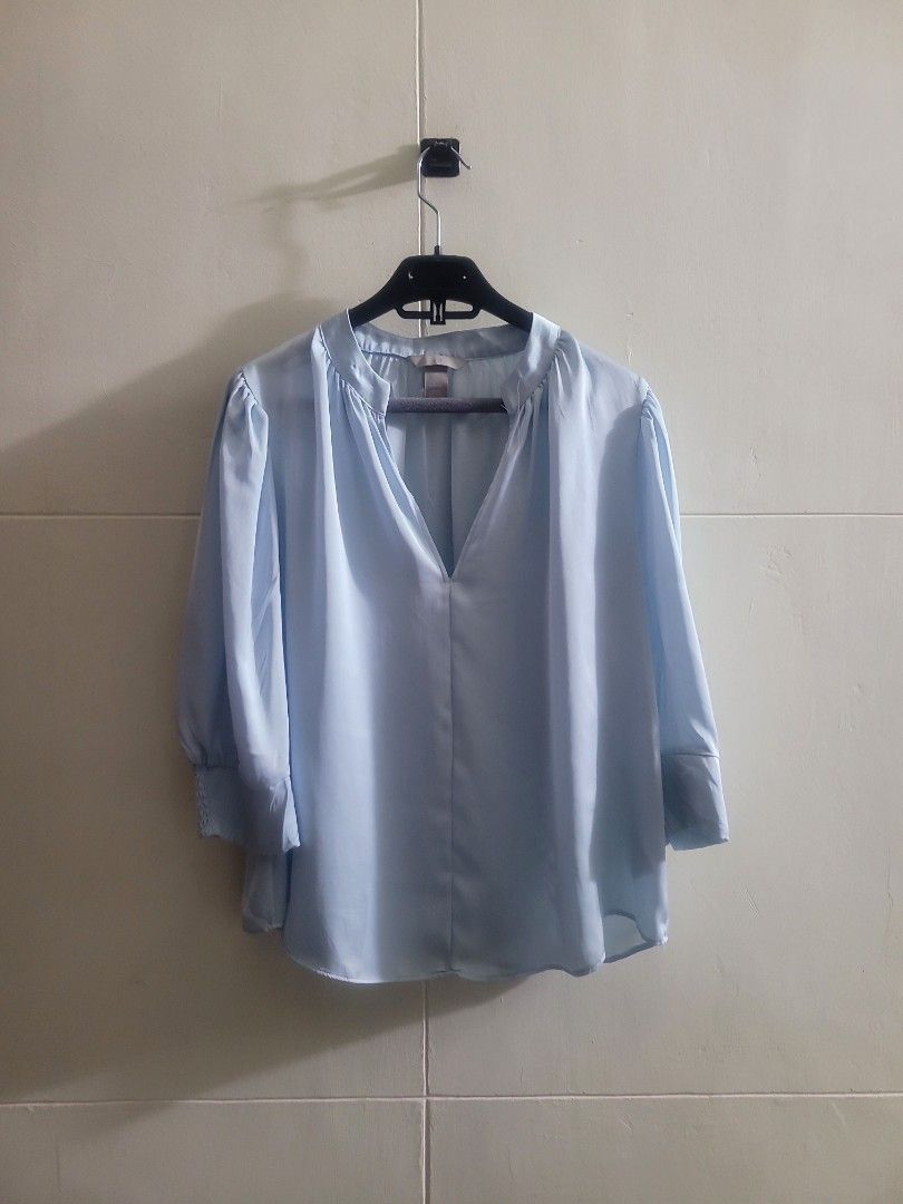H&M Pretty Top. As new (Category: Blouses) located in Los Banos. Submitted by lopecruz (Listing ID 1468833733, Image 1). Description: 22"armpit laid flat 24"length like new condition,no kupas M to L.