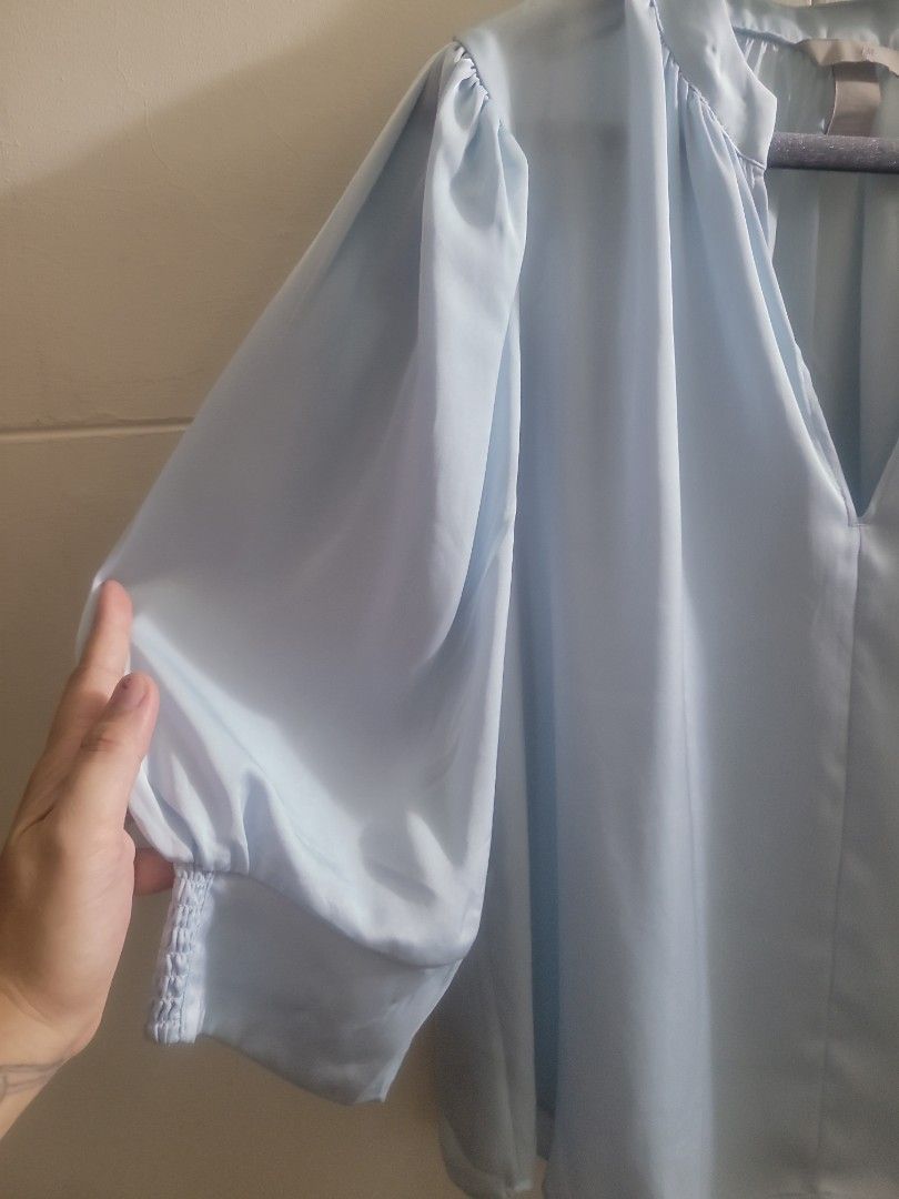 H&M Pretty Top. As new (Category: Blouses) located in Los Banos. Submitted by lopecruz (Listing ID 1468833733, Image 2). Description: 22"armpit laid flat 24"length like new condition,no kupas M to L.