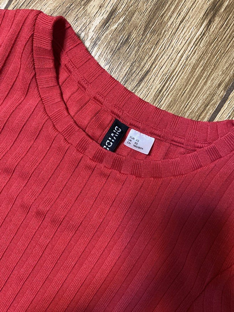 H&M red top size xs (Category: Blouses) located in Dagupan City. Submitted by lejgumiran07 (Listing ID 1468898808, Image 2). Description: Nice in actual 😍 Outgrown.