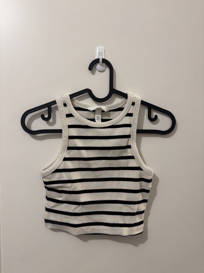 H&M Ribbed Cropped Top (Category: Sleeveless) located in Mandaluyong City. Submitted by vielscloset (Listing ID 1468850100, Image 1). Description: H&M Ribbed Cropped Top (XS) - 10/10 condition - Used only 3 times at most.
