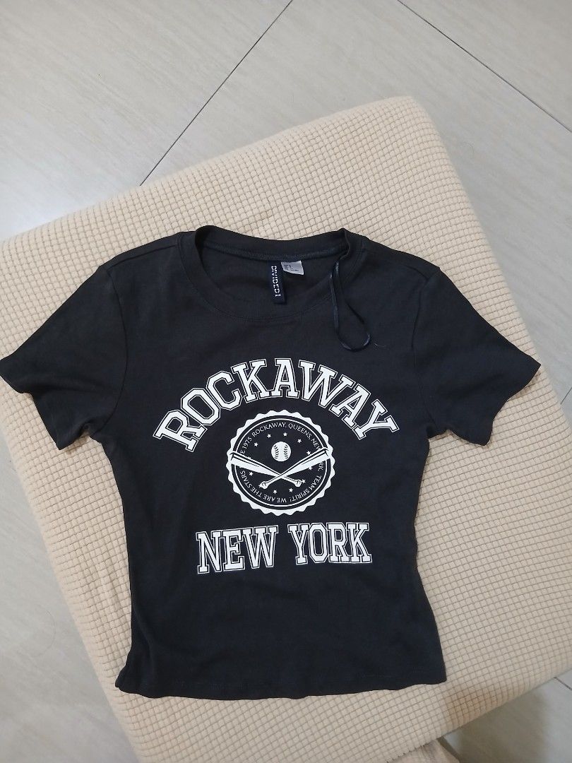 H&M shirt.size Small (Category: Blouses) located in Manila. Submitted by freedog_c9a74d (Listing ID 1468731678, Image 3). Description: H&M tops.size Small.