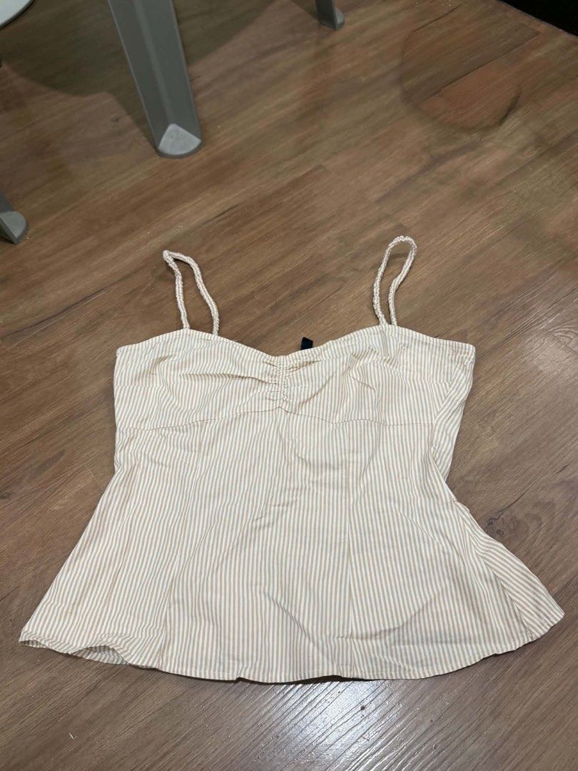 h&m sleeveless top (Category: Sleeveless) located in Manila. Submitted by yncldo (Listing ID 1468792318, Image 1). Description: .