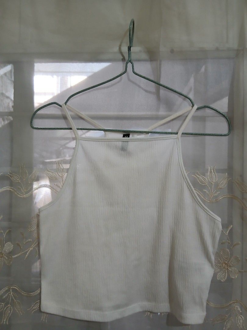 H&M tops (Category: Longsleeves) located in Manila. Submitted by freedog_c9a74d (Listing ID 1468739619, Image 1). Description: H&M white tops.size small.