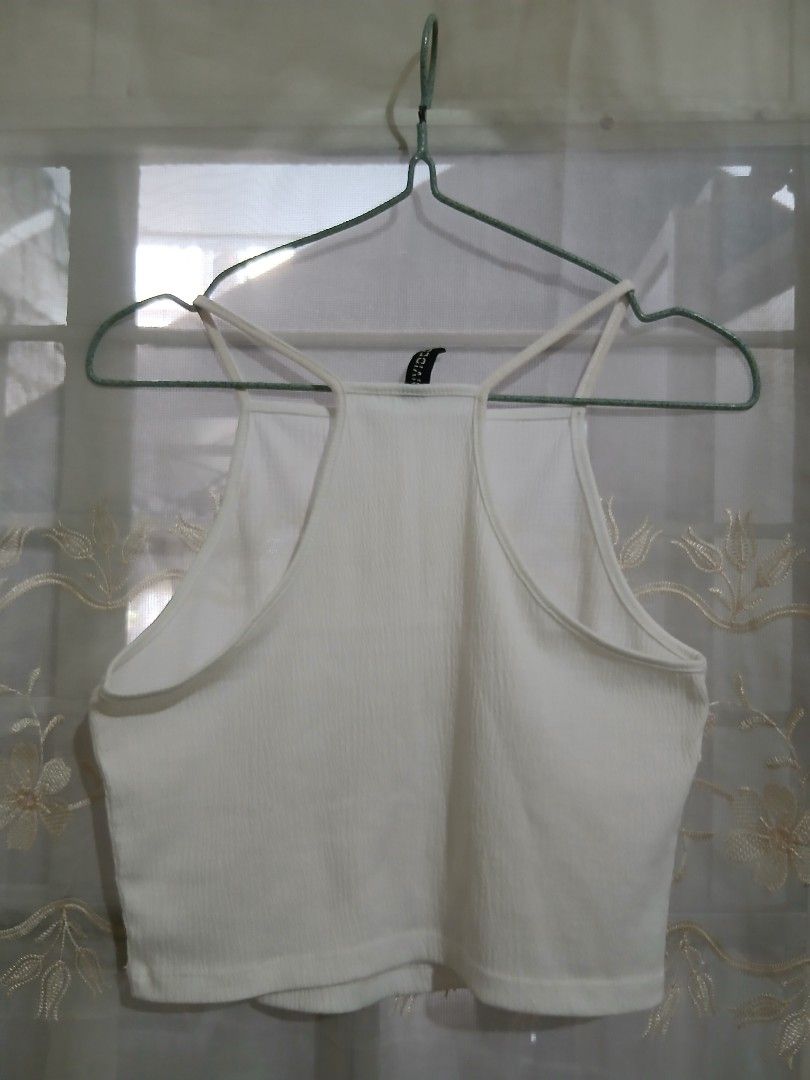 H&M tops (Category: Longsleeves) located in Manila. Submitted by freedog_c9a74d (Listing ID 1468739619, Image 2). Description: H&M white tops.size small.