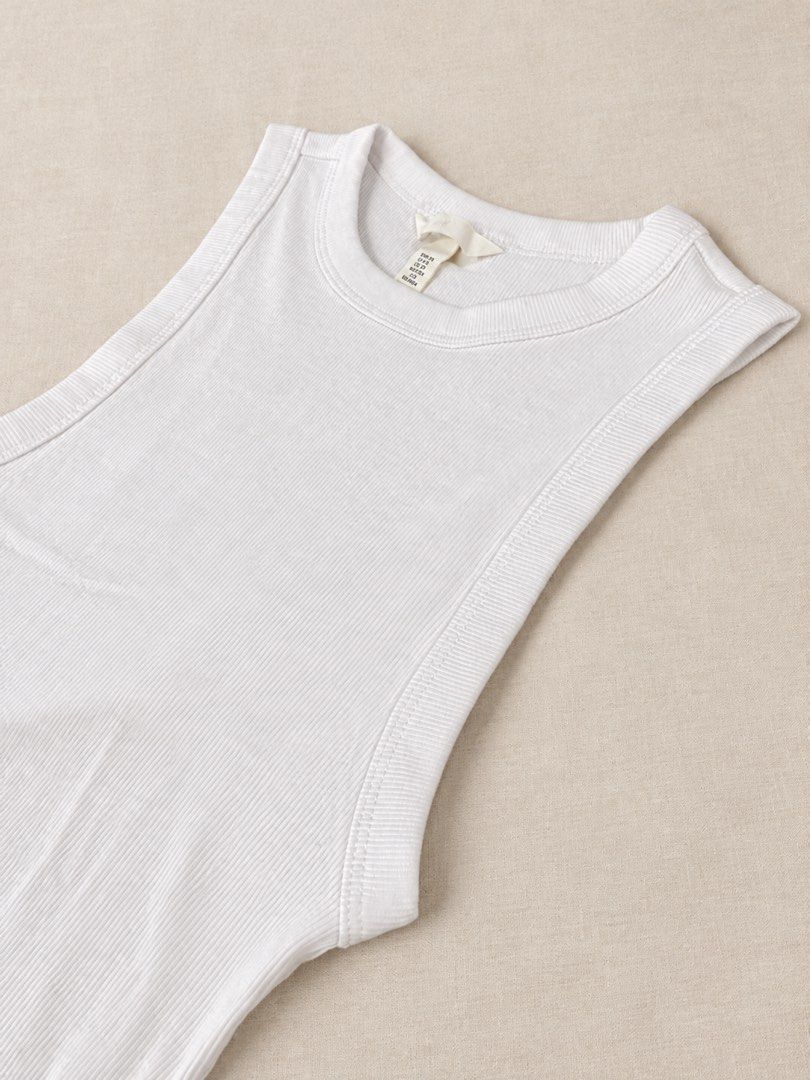 H&M White Ribbed Tank Top Size XS (Category: Sleeveless) located in Manila. Submitted by lexiandco.ph (Listing ID 1468722342, Image 2). Description: - Brand: H&M - Item: White ribbed tank top - Size: XS (True to size) - Material: Soft, stretchy cotton-blend - Design: Classic crew neckline, sleeveless - Condition: Excellent/Like new - Versatility: Great for layering or everyday wear.