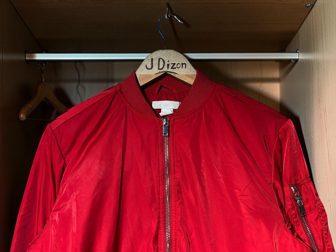 H&M Womes Red Bomber Jacket XS (Category: Coats, Jackets and Outerwear) located in Caloocan City. Submitted by marcapina2211 (Listing ID 1468904377, Image 3). Description: H&M Womens Red Bomber Jacket XS Size: XS Dimes: 20x23 No issue excellent condition 📍North Caloocan.