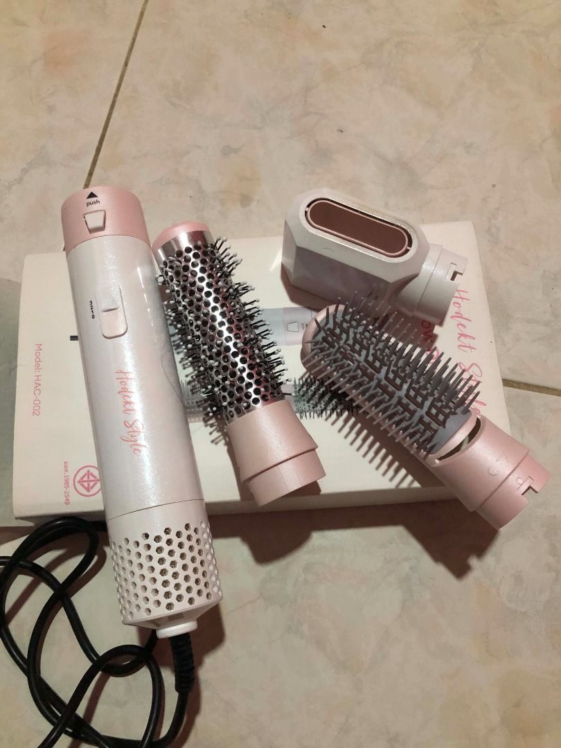 HODEKT 3 N 1 BLOW DRYER (Category: Hair) located in Caloocan City. Submitted by warmfalcon.74f8b8 (Listing ID 1468825837, Image 3). Description: PHP 450 +SF RS: DI NAGAGAMIT HAHAHA 📍BACOOR CAVITE.