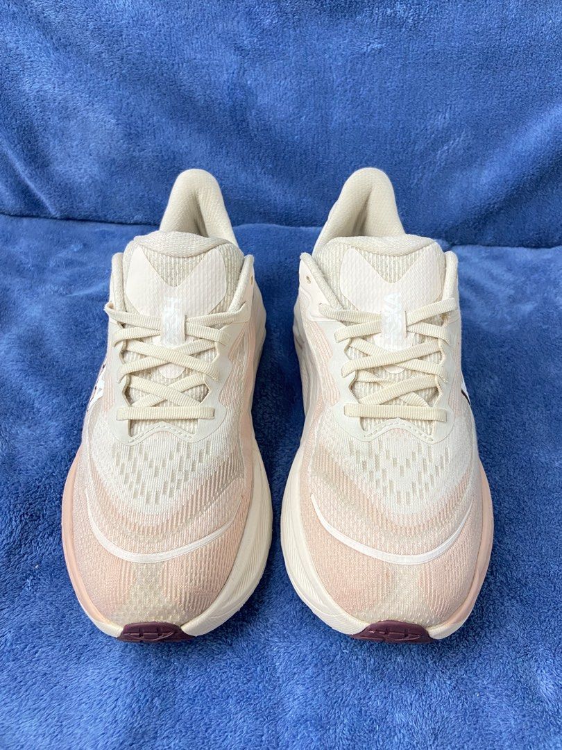 Hoka Skyflow Rose Cream/Rose Latte (Category: Sneakers) located in Cebu City. Submitted by jvlz97 (Listing ID 1468759103, Image 3). Description: Excellent Condition No Box.