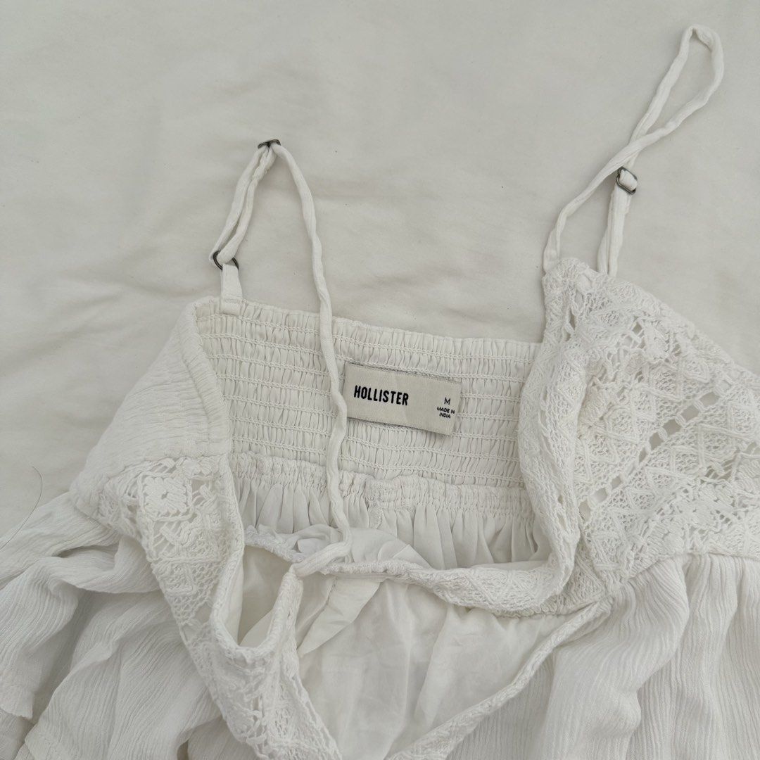 Hollister Babydoll Top (Category: Sleeveless) located in Davao. Submitted by aug_amari (Listing ID 1468730966, Image 2). Description: size M but fits size S!! w blueish stain inside but not visible when worn cus nasa inside lng swipe last photo :) cheaap na & fix .