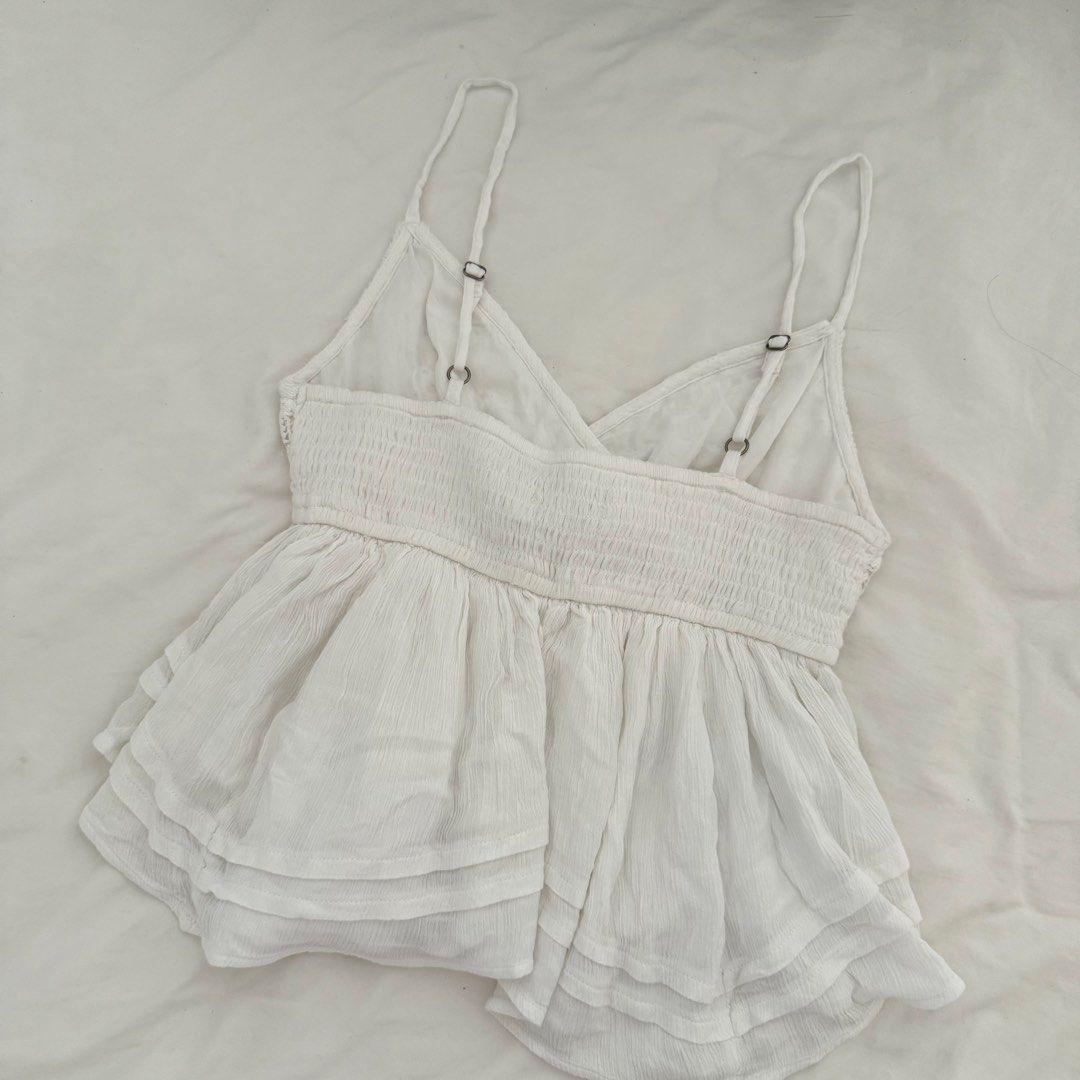 Hollister Babydoll Top (Category: Sleeveless) located in Davao. Submitted by aug_amari (Listing ID 1468730966, Image 3). Description: size M but fits size S!! w blueish stain inside but not visible when worn cus nasa inside lng swipe last photo :) cheaap na & fix .