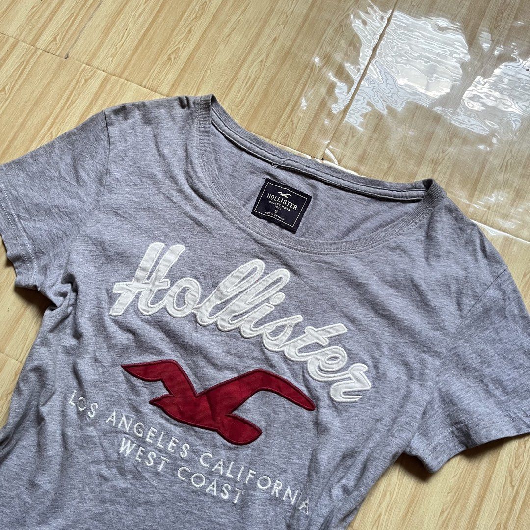 Hollister Co. short-sleeve fitted (Category: Shirts) located in Hagonoy. Submitted by ianthrift_ph (Listing ID 1468798489, Image 3). Description: complete tags/authentic size small on tag 17 width, 23 length excellent condition color rate 10/10 no issue .