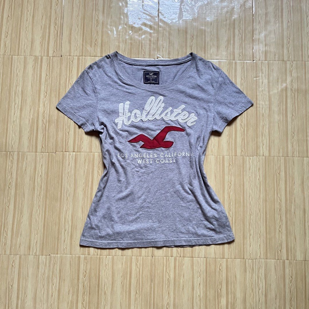 Hollister Co. short-sleeve fitted (Category: Shirts) located in Hagonoy. Submitted by ianthrift_ph (Listing ID 1468798489, Image 1). Description: complete tags/authentic size small on tag 17 width, 23 length excellent condition color rate 10/10 no issue .