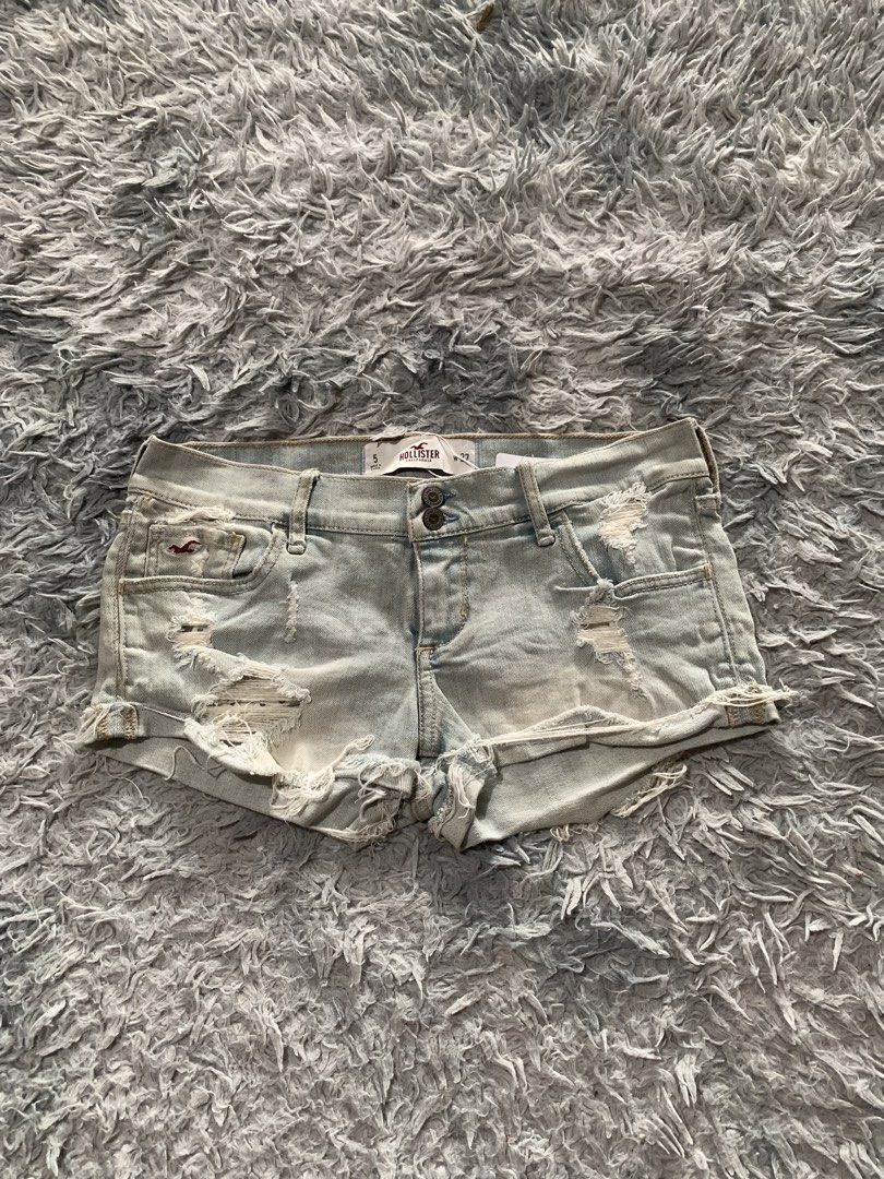 hollister denim short (Category: Shorts) located in Antequera. Submitted by litsthrift (Listing ID 1468767411, Image 1). Description: .