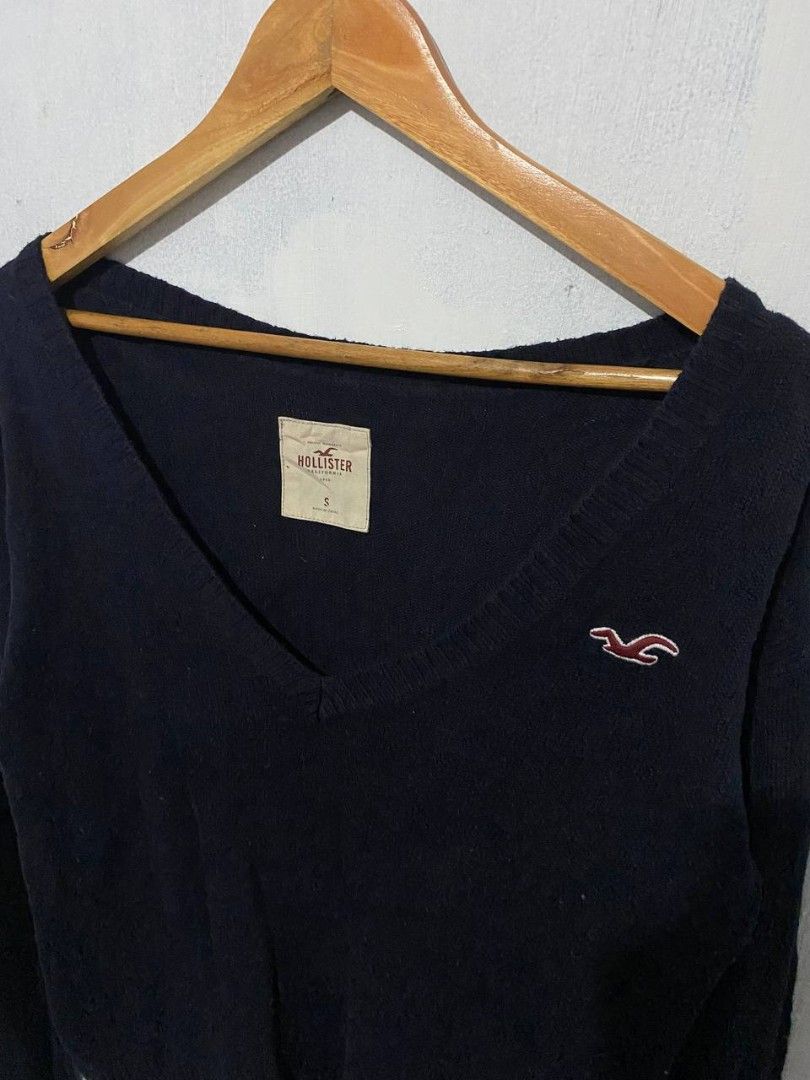 Hollister Knitted Long sleeve (Category: Longsleeves) located in San Rafael. Submitted by _foundbyk (Listing ID 1468873778, Image 2). Description: small -med no issue.