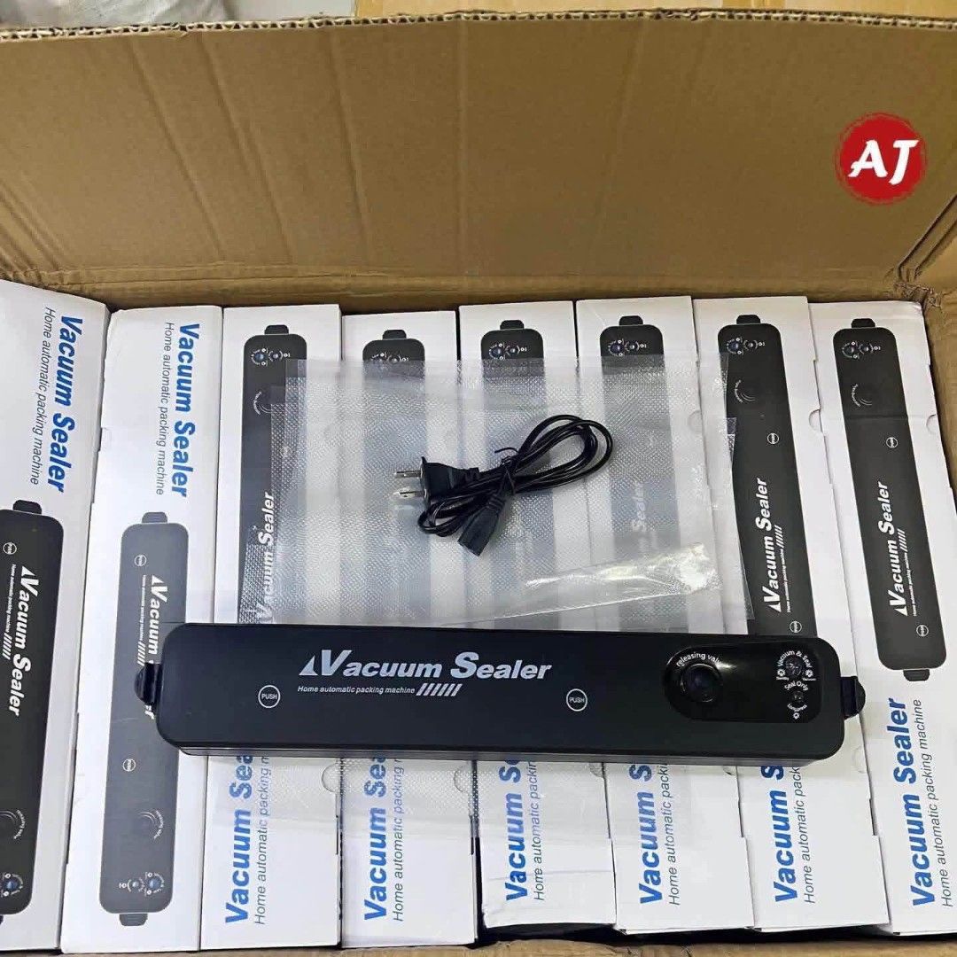 Home Automatic Vacuum Sealer Machine Food Storage Packer (Category: Food Organization & Storage) located in Manila. Submitted by iliasjen3082126 (Listing ID 1468864393, Image 3). Description: - Product: Black automatic vacuum sealer machine - Condition: Like new in original box - Features: Strong suction power and quick sealing action - Benefits: Keeps meat, dry goods, and produce fresh longer; ideal for meal prepping and sous vide - Inclusions: 