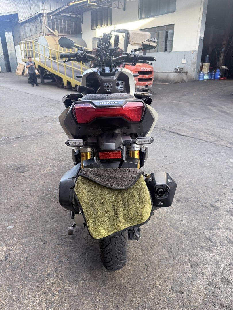 Honda ADV160 Scooter White (Category: Motorbikes for Sale) located in Paranaque City. Submitted by purepenguin_3c3b2f (Listing ID 1468773360, Image 3). Description: FOR SALE ADV160 2024 ACCESSORIES PPF worth 20k Crash Guard MD Senlo m5+ 100w Dual Horn (piaa & stock) RC Brake Lever w/ parking brake Motowolf holder Motowolf riser Motowolf bottle holder wind shield riser Smoke Windshield TRC Side mirror TRC Radiator Semi flat seat compartment cover 
