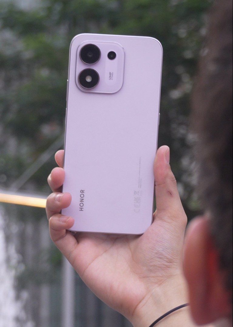 HONOR 600S (Category: Android Others) located in Manila. Submitted by kurtt_dy (Listing ID 1468928445, Image 2). Description: 📱 FOR SALE: HONOR 600S 5G — LIKE BRAND NEW! ✨ Selling my HONOR 600S 5G, only used for promotional purposes! Not used as a personal phone and still in excellent, like-new condition. Perfect for anyone looking for a phone that looks and feels brand new! 🔥 📌 Key Specifications: * 📱 6.87-inch HD+ display with 120Hz refresh