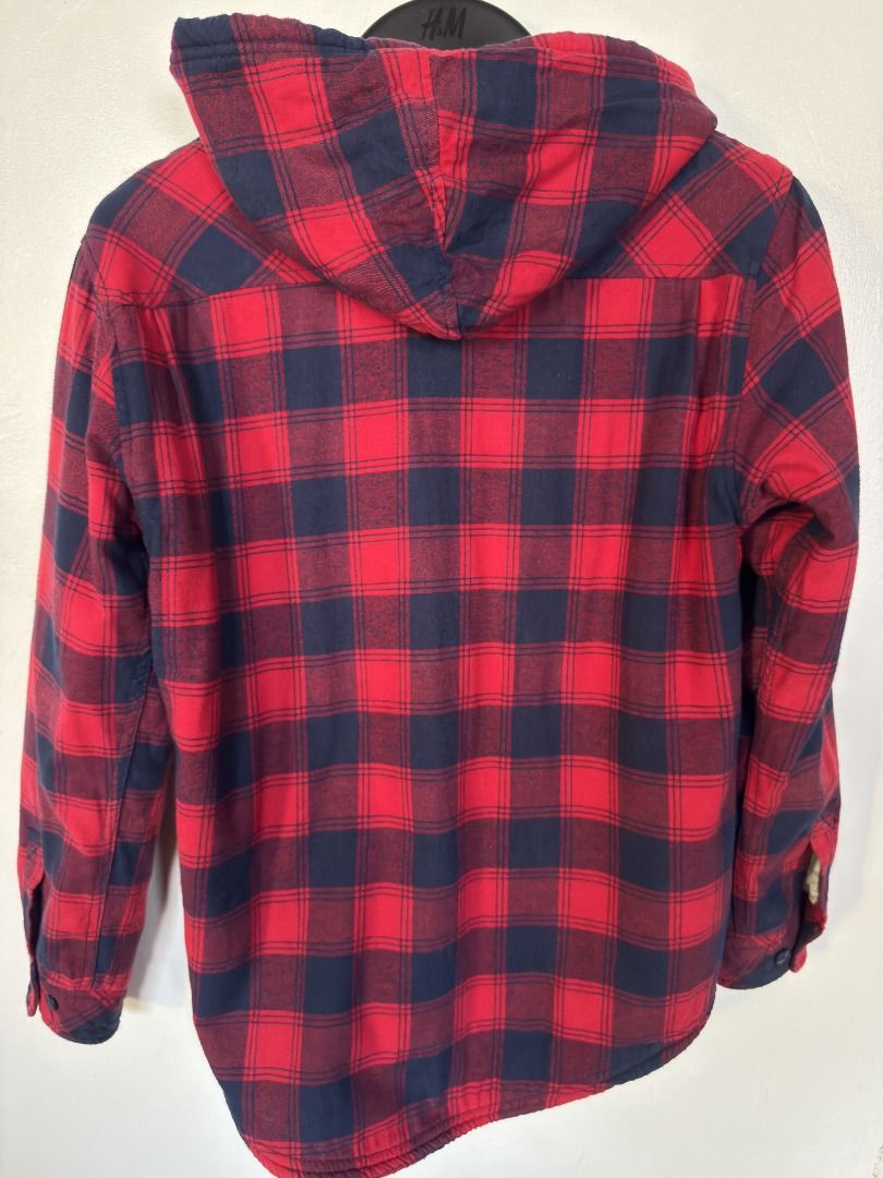 Hoodie Sherpa Jacket (Category: Coats, Jackets and Outerwear) located in Vigan. Submitted by potcholo. (Listing ID 1468857154, Image 2). Description: Hoodie Sherpa Jacket (Unisex) Brand: BOSTON TRADERS Size: MEDIUM on tag 21 x 28 399 pesos only No issues.