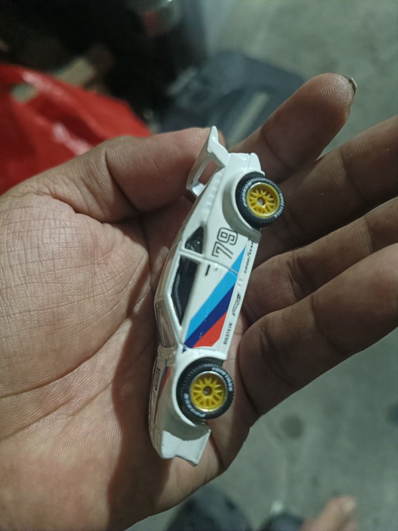 Hotwheels BMW M1 Procar DWH66 (Category: Vehicle & Diecast Models) located in General Mariano Alvarez. Submitted by fraynaedwa11699 (Listing ID 1468869760, Image 3). Description: see picture for body Condition. Hotwheels BMW M1 Procar naka rubber wheels.