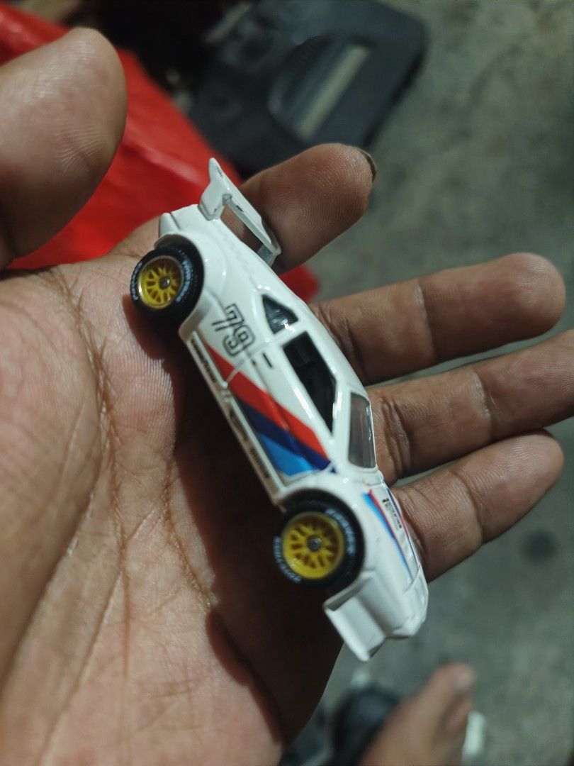 Hotwheels BMW M1 Procar DWH66 (Category: Vehicle & Diecast Models) located in General Mariano Alvarez. Submitted by fraynaedwa11699 (Listing ID 1468869760, Image 2). Description: see picture for body Condition. Hotwheels BMW M1 Procar naka rubber wheels.