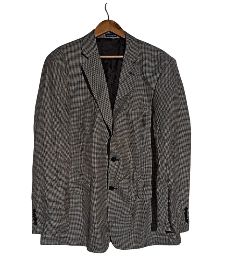 Houndstooth Pattern Two-Button Blazer Jacket (Category: Coats, Jackets and Outerwear) located in Batangas. Submitted by yanaspreloved1 (Listing ID 1468894160, Image 1). Description: - Oversize Blazer - Classic tailored fit with standard lapel collar - Two-button front closure and dark inner lining - Front flap pockets and four-button sleeve cuffs - Versatile for office wear, smart casual or fashion looks - Condition: Needs a quick steam or iron d