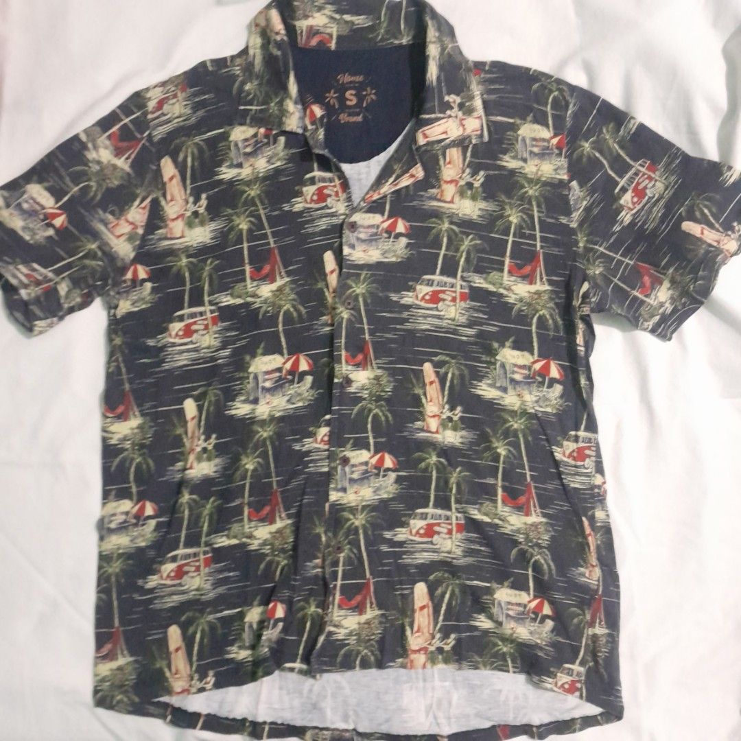 House Brand Hawaiian Polo (Category: Tshirts & Polo Shirts ) located in Silang. Submitted by jambapparel (Listing ID 1468776152, Image 1). Description: For Sale House Brand Hawaiian/Summer Polo S on tag but fits L Length - 27 Width - 22 9/10 no issues. color may vary due to lighting ₱299 free shipping.
