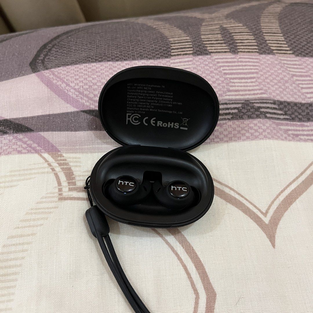 HTC NE76 AI Translation earbuds (Category: Earphones) located in Manila. Submitted by princess.01.1 (Listing ID 1468786057, Image 1). Description: Rarely used lang as backup Like new condition With noise cancellation J&t only +55sf.