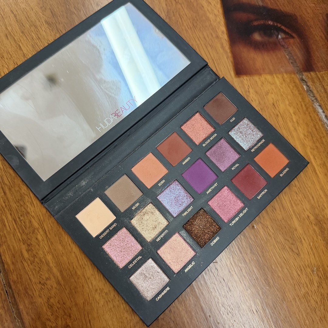 Huda Beauty Desert Dusk Palette (Category: Makeup) located in Muntinlupa City. Submitted by curationbymich (Listing ID 1468921747, Image 2). Description: .