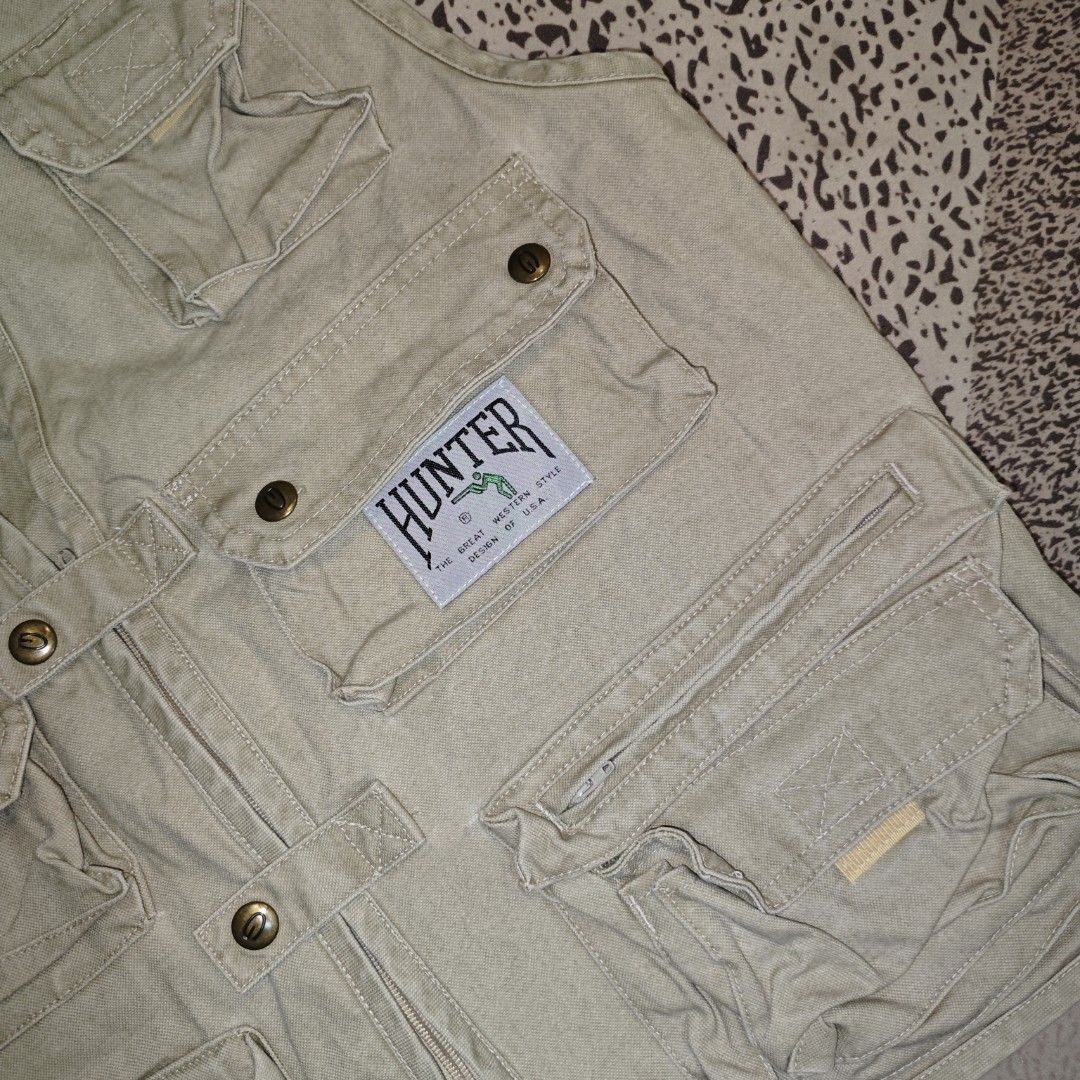 Hunter Sports Multi-pocket Vest (Category: Vests) located in Tanay. Submitted by polothriftedit (Listing ID 1468870375, Image 2). Description: No issue Excellent condition YKK zipper No loose stitches, no distressing dimes: width: 22.5" length: 25.5" no return, no exchange, no refund [ pwede tumawad kahit walang kasalanan ].
