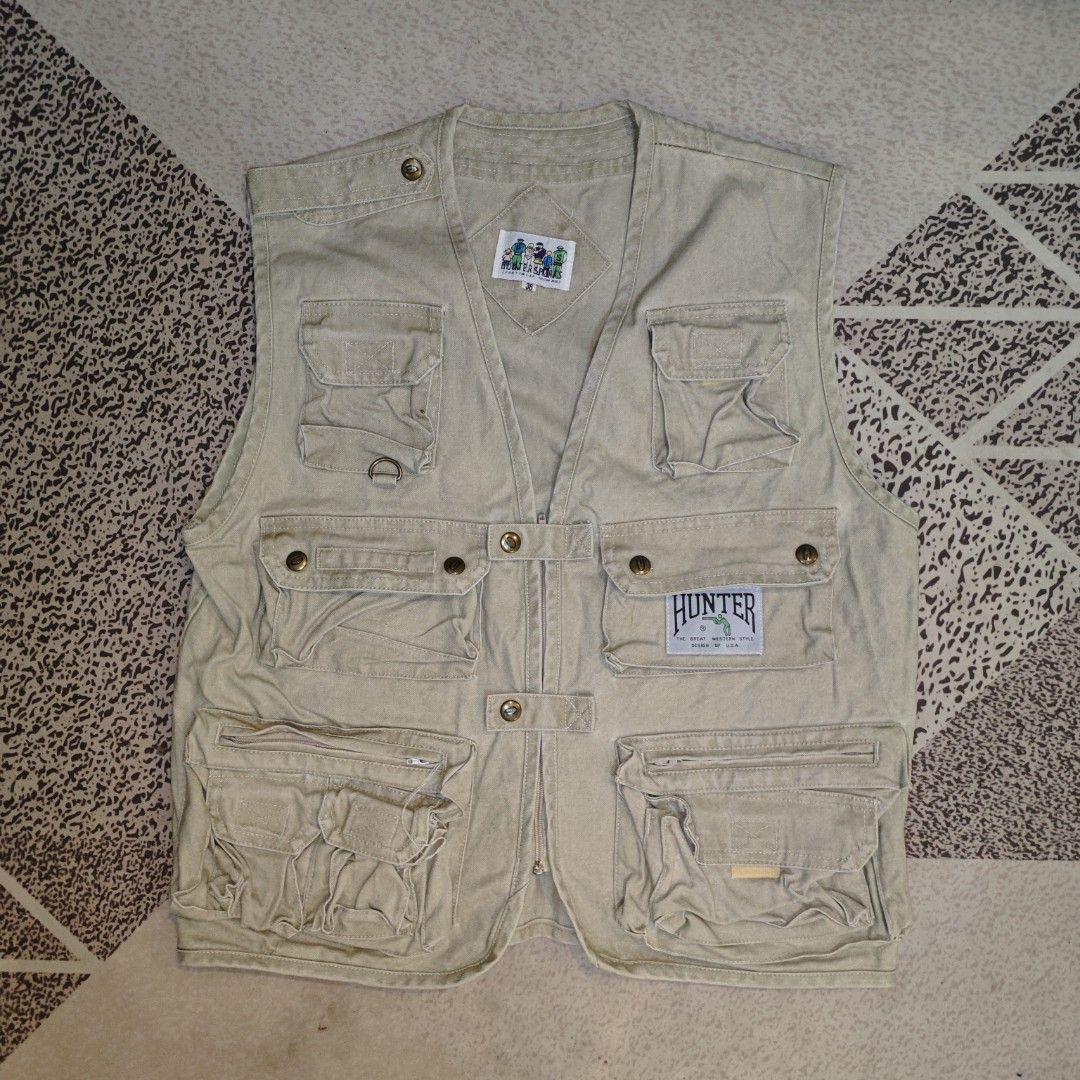 Hunter Sports Multi-pocket Vest (Category: Vests) located in Tanay. Submitted by polothriftedit (Listing ID 1468870375, Image 1). Description: No issue Excellent condition YKK zipper No loose stitches, no distressing dimes: width: 22.5" length: 25.5" no return, no exchange, no refund [ pwede tumawad kahit walang kasalanan ].
