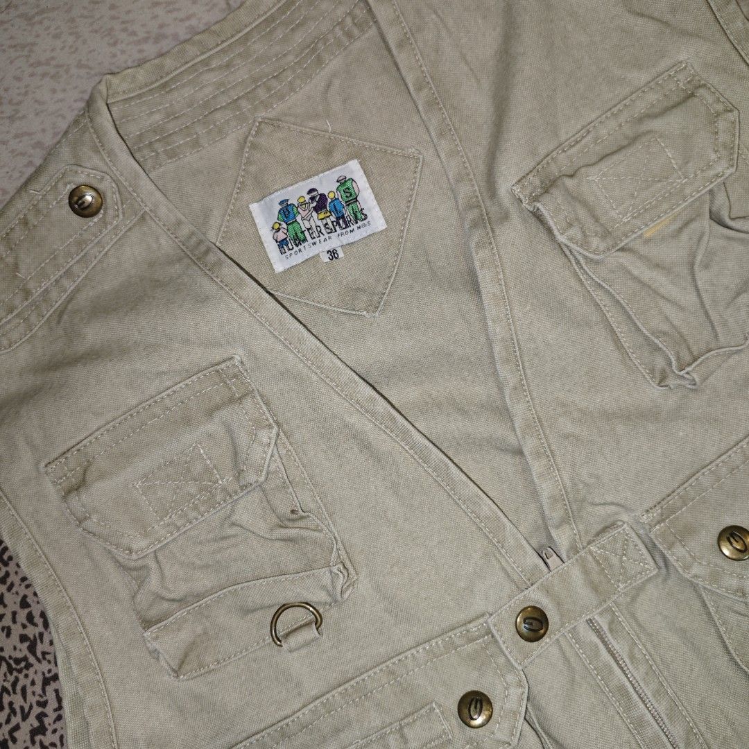 Hunter Sports Multi-pocket Vest (Category: Vests) located in Tanay. Submitted by polothriftedit (Listing ID 1468870375, Image 3). Description: No issue Excellent condition YKK zipper No loose stitches, no distressing dimes: width: 22.5" length: 25.5" no return, no exchange, no refund [ pwede tumawad kahit walang kasalanan ].