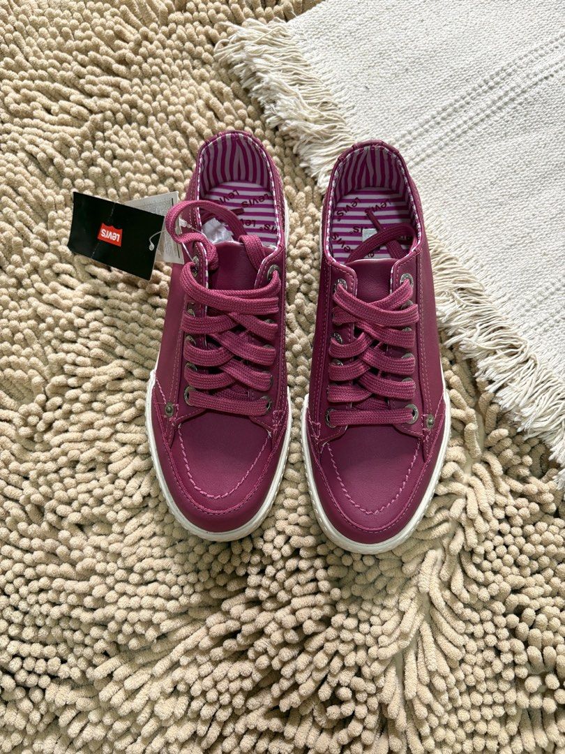 Imported Levis Sneakers Shoes Leather (Category: Sneakers) located in Quezon City. Submitted by heartshop.ph (Listing ID 1468779001, Image 1). Description: Super PRETTY nito! Original Levis Leather Suppose to be seller’s Wrong size pasalubong from korea Best Fit size 5.5 to 6 womens 23CM Euro 36 US 5 .