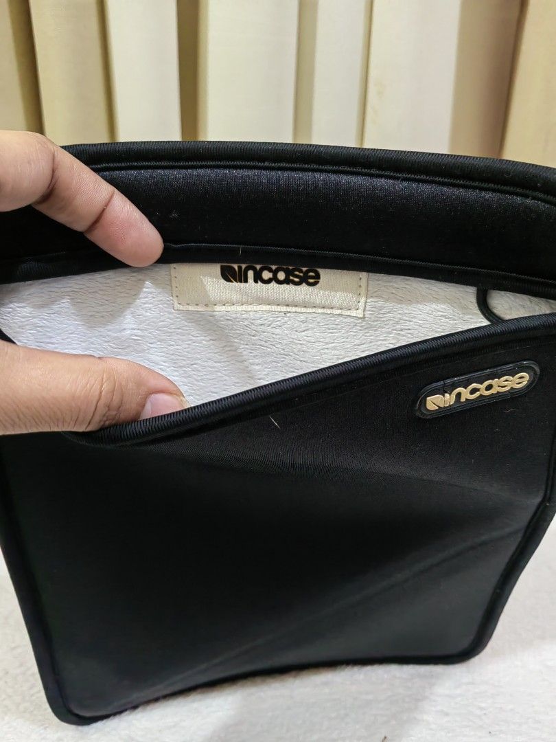 Incase Black tablet Sleeve (Category: Laptop Bags & Sleeves) located in Makati City. Submitted by prelovedtreatedwithlove (Listing ID 1468881666, Image 2). Description: - Authentic Incase tablet sleeve - Soft white plush interior lining prevents scratches and keeps your device safe - Condition: Excellent / Well-maintained - 10x8 inches.