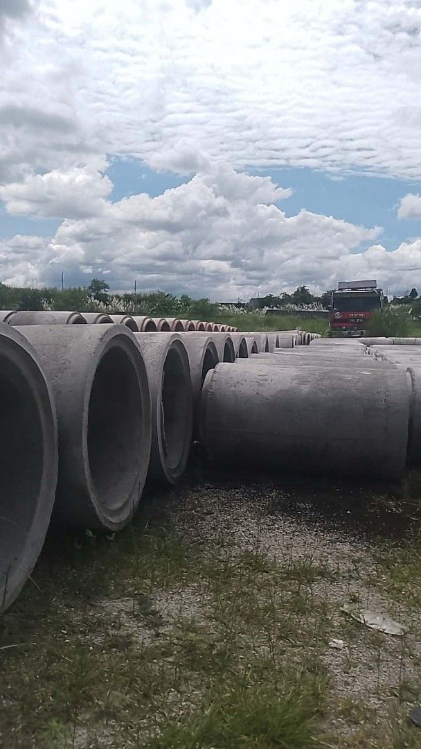 Industrial Concrete Drainage Pipes (Category: Construction & Building Materials) located in Caloocan City. Submitted by rommelvila16862 (Listing ID 1468764092, Image 2). Description: - Heavy-duty concrete pipes ideal for construction and drainage projects - Brand new and unused, stored directly at the yard - Massive bulk inventory ready for immediate transport or pickup - Multiple sizes available to suit your project needs - PM us for specific si