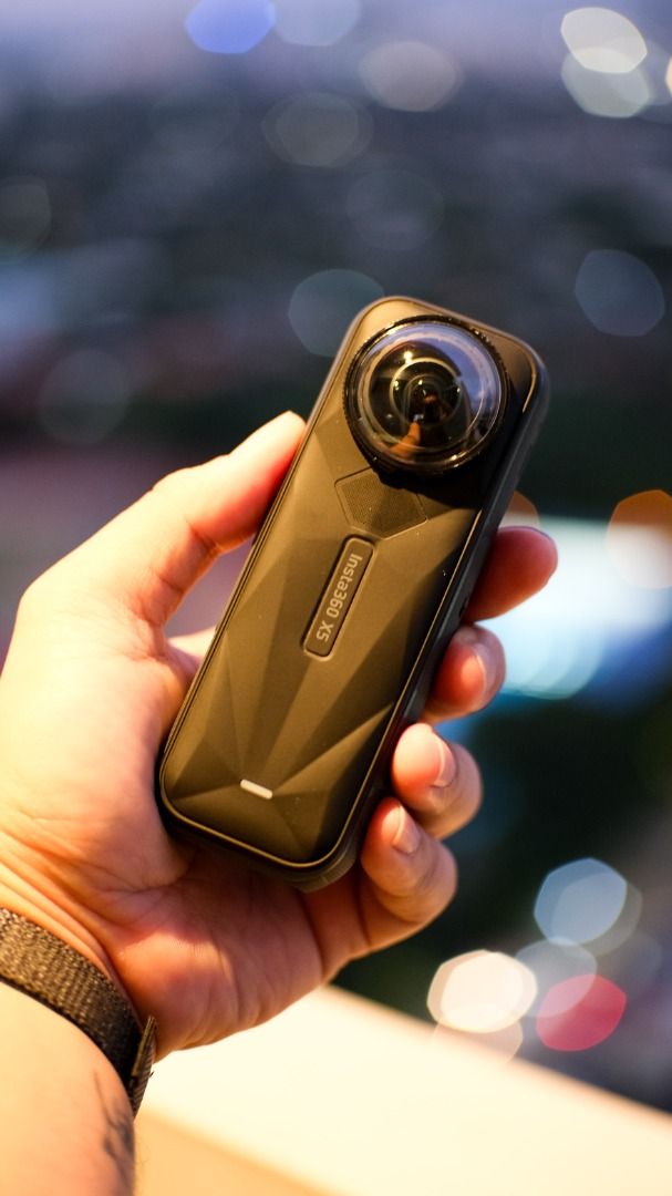 Insta360 X5 Essentials Bundle (Category: Video Cameras) located in Manila. Submitted by michiamoraphael (Listing ID 1468812676, Image 1). Description: Selling my Insta360 X5 Essentials Bundle. I bought it in June 2026 and only used it twice, for vlogging in Vigan and Mt. Pinatubo. I didn’t use it for extreme sports, there are no scratches, and I handled it carefully. Includes: Insta360 X5 camera Extra battery Fast-charge case Invisible selfie sti