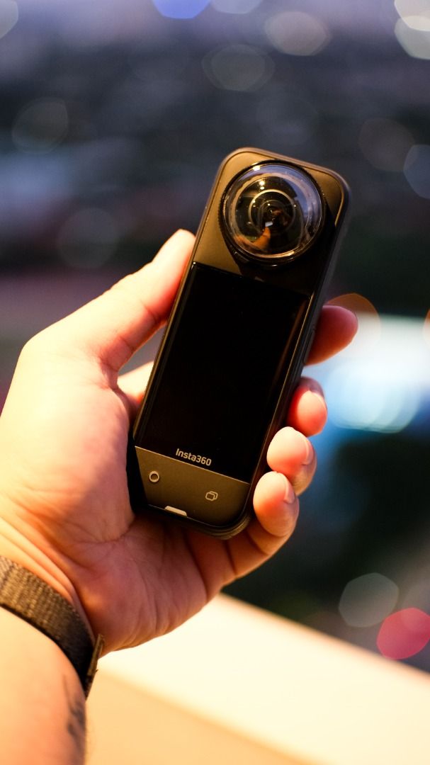 Insta360 X5 Essentials Bundle (Category: Video Cameras) located in Manila. Submitted by michiamoraphael (Listing ID 1468812676, Image 2). Description: Selling my Insta360 X5 Essentials Bundle. I bought it in June 2026 and only used it twice, for vlogging in Vigan and Mt. Pinatubo. I didn’t use it for extreme sports, there are no scratches, and I handled it carefully. Includes: Insta360 X5 camera Extra battery Fast-charge case Invisible selfie sti