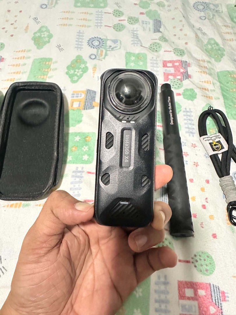 Insta 360 x4 (Category: Cameras) located in Binan City. Submitted by glitteryeyeshadow (Listing ID 1468811549, Image 1). Description: loc: biñan, laguna mod: strictly meetup or lalamove mop: gcash/bank transfer or cash.