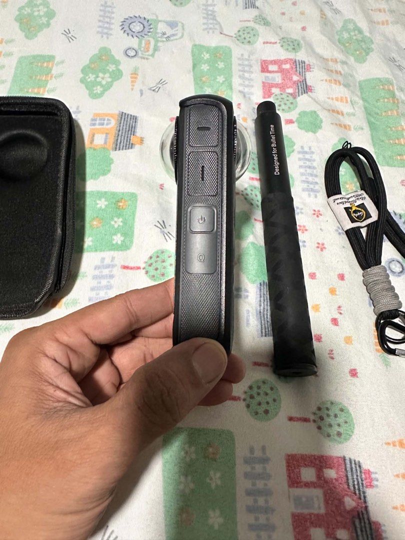 Insta 360 x4 (Category: Cameras) located in Binan City. Submitted by glitteryeyeshadow (Listing ID 1468811549, Image 2). Description: loc: biñan, laguna mod: strictly meetup or lalamove mop: gcash/bank transfer or cash.