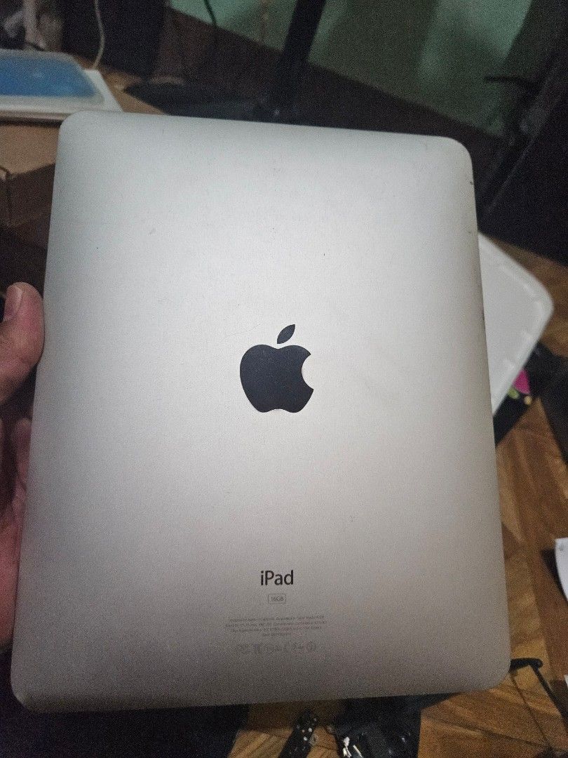 Ipad 1st Gen A1219 (Category: iPad) located in Quezon City. Submitted by kizuke (Listing ID 1468898576, Image 2). Description: Ipad 1st Gen A1219 no power no battey..