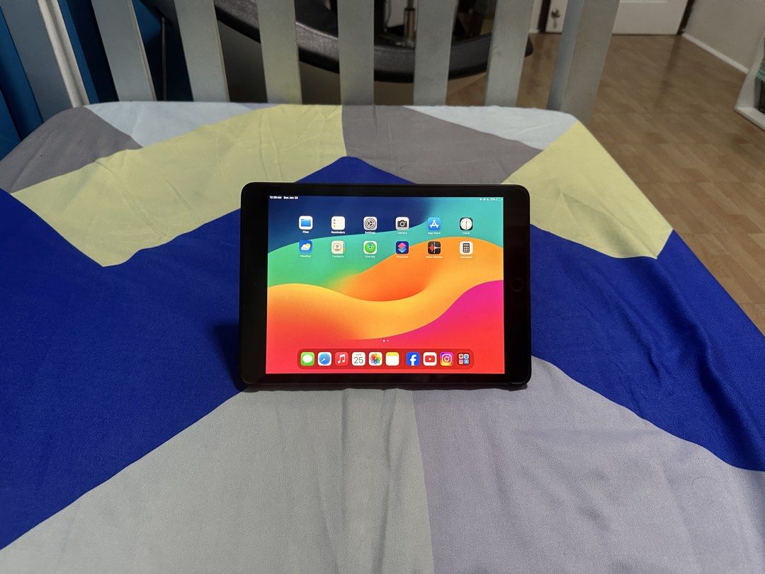 iPad (8th generation) 32gb (Category: Other Mobile & Gadget Accessories) located in Manila. Submitted by yncldo (Listing ID 1468785650, Image 3). Description: • 32 gb • w/ box & case only! .