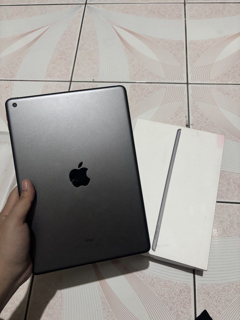 Ipad 9th Generation (Category: iPad) located in San Fernando. Submitted by livelikekally (Listing ID 1468756973, Image 3). Description: RFS: Barely using it NEGOTIABLE SA SURE BUYER.