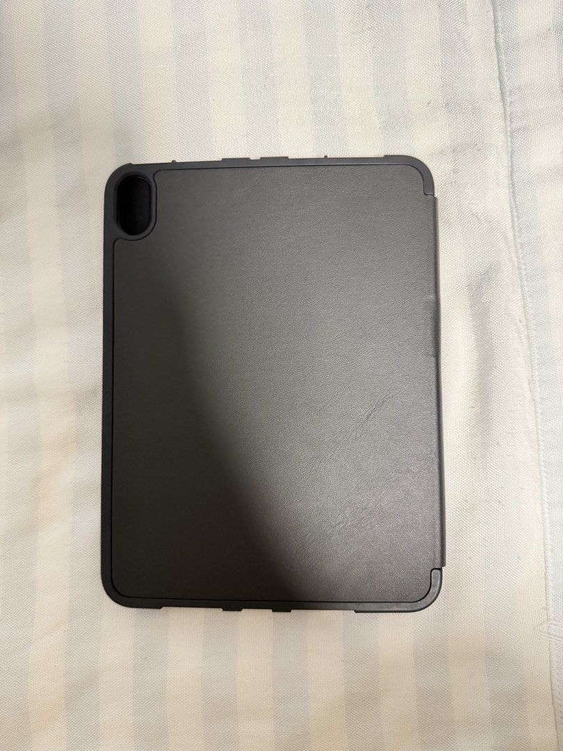 Ipad Mini Case (Category: iPad) located in Davao. Submitted by billytings (Listing ID 1468912182, Image 3). Description: LIKE NEW; USED ONCE ‼️ Rfs: bought at the mall for twice the ₱ when i got my ipad mini 📱 Has a slot for the apple pencil on the inner part (see pic for reference).